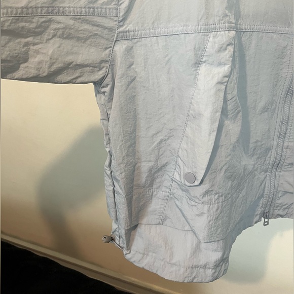 Columbia windbreaker jacket! Size 1X. Excellent condition. Optional hood - Picture 2 of 7